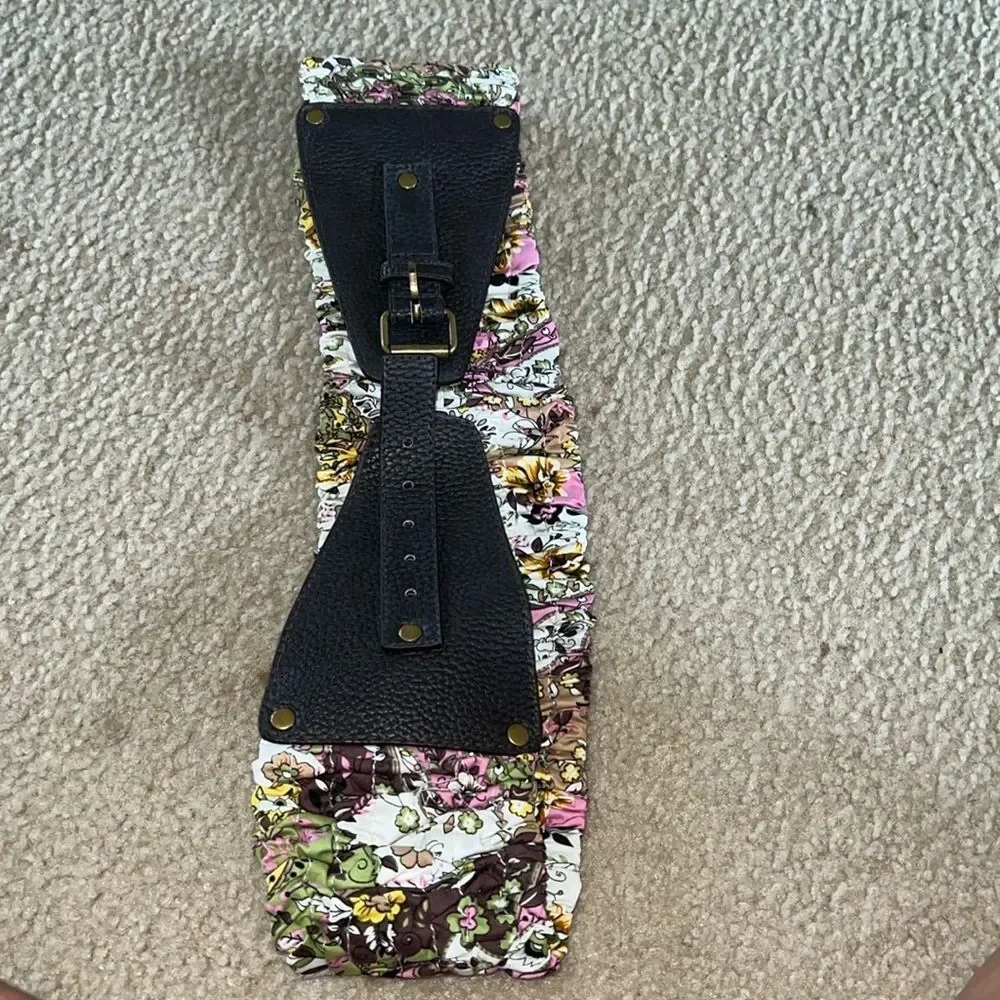 Women’s stretchable belt size S EUC